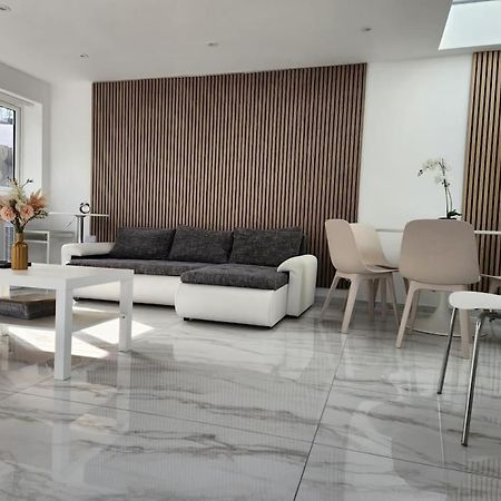 Spacious And Bright One Bedroom Apartment Oxford Eksteriør bilde