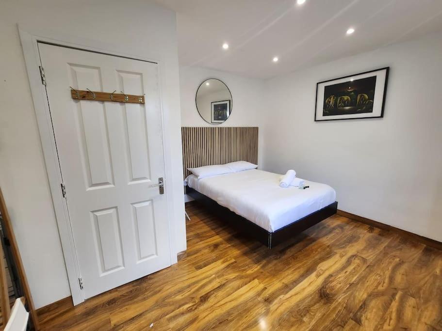Spacious And Bright One Bedroom Apartment Oxford Eksteriør bilde
