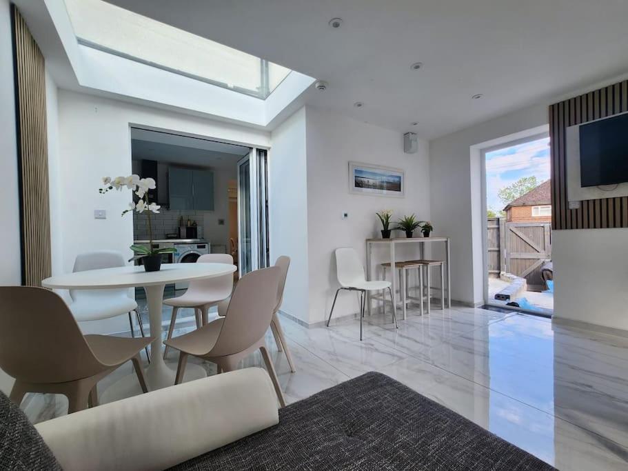 Spacious And Bright One Bedroom Apartment Oxford Eksteriør bilde
